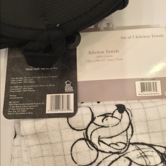 New Disney Potholder & towel set - Picture 5 of 5